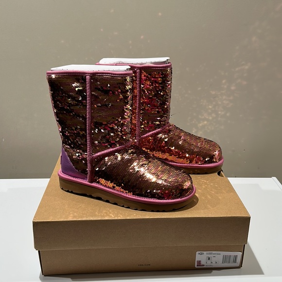 🌸NEW UGG BOOTS W CLASSIC SHORT SEQUIN Sz 8 WITH BOX. - Picture 3 of 16